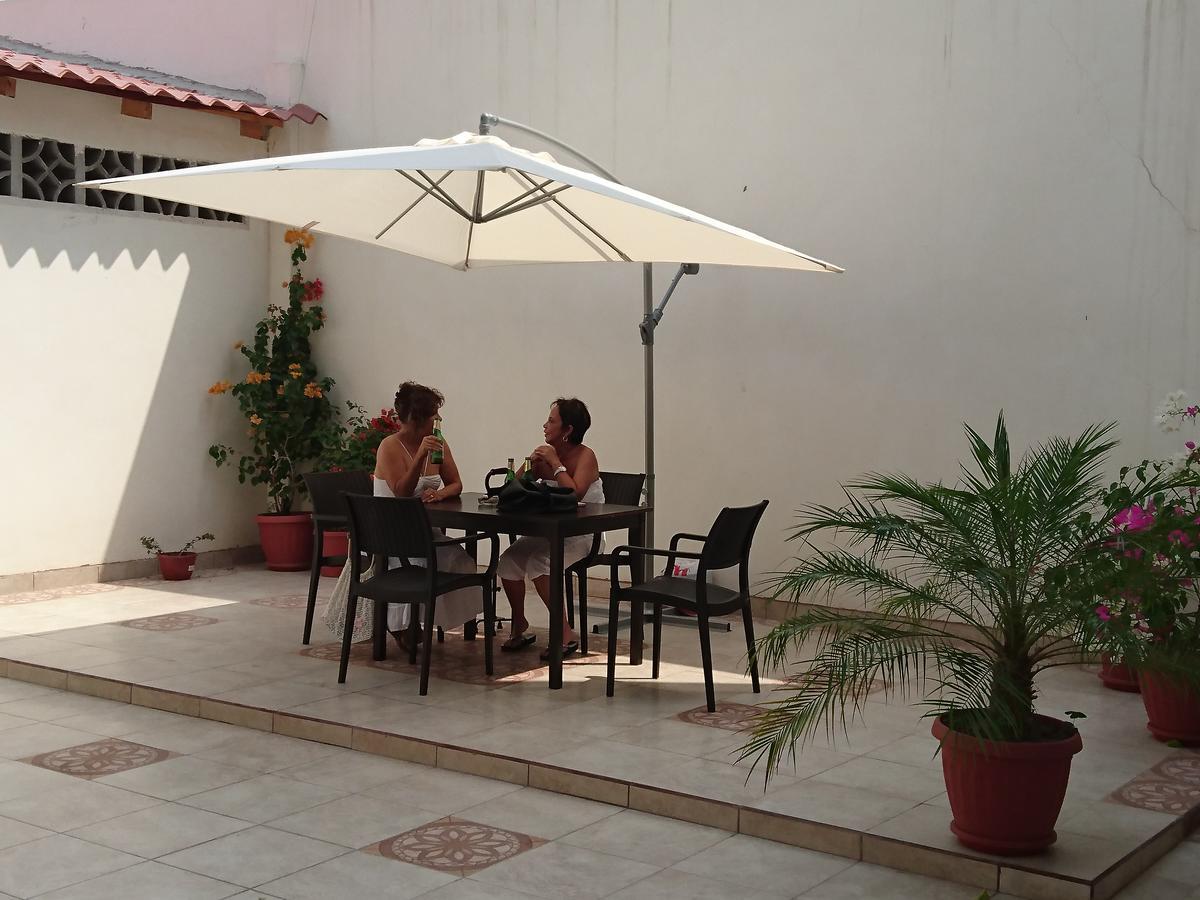 Hotel Las Palmas Esmeraldas Exteriör bild